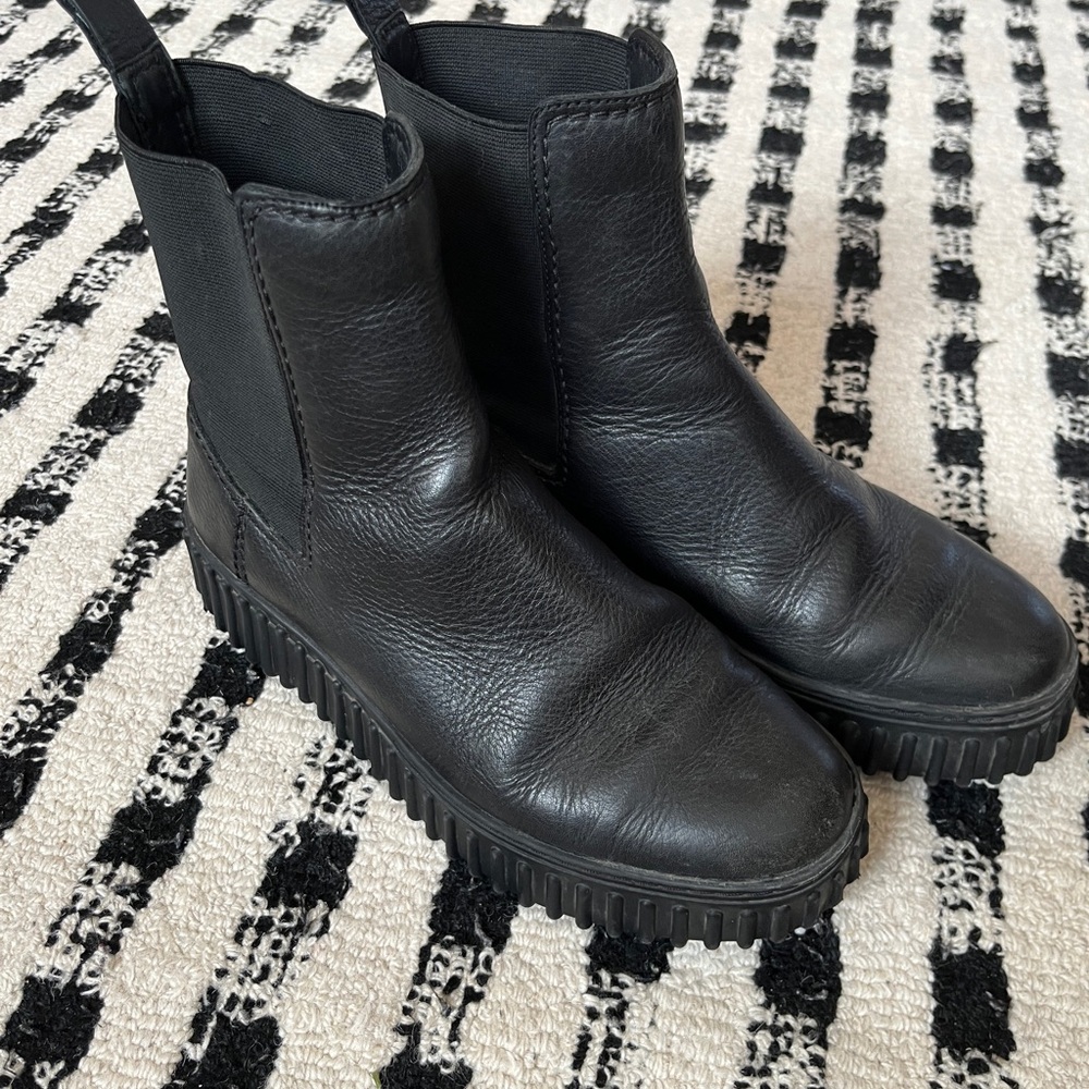 Clark Torhill Maple Chelsea Leather Boots